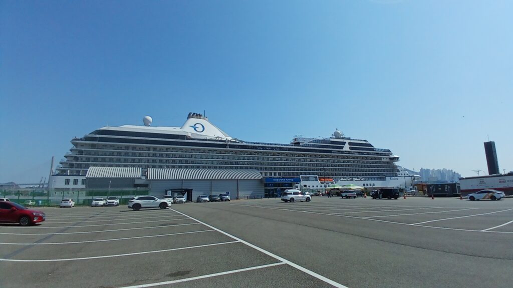 부산 항만 크루즈선 전경